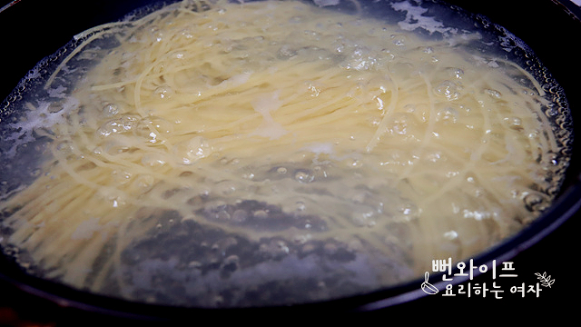 Boil the pasta noodles — step photo 2