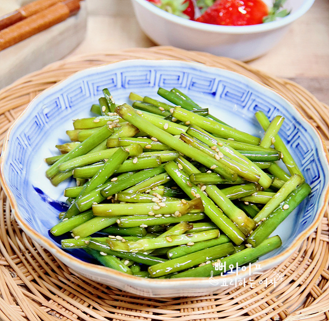 Maneuljjong Bokkeum (Stir-Fried Garlic Scapes) — finished dish