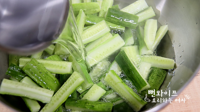 Salt the cucumbers — step photo 1