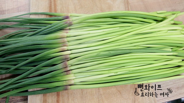 Trim the garlic scapes — step photo 1