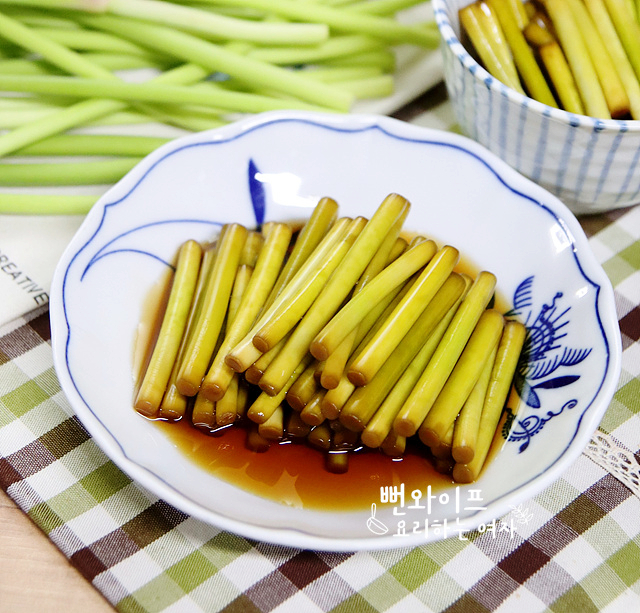 Maneuljjong Jangajji (Pickled Garlic Scapes) — finished dish