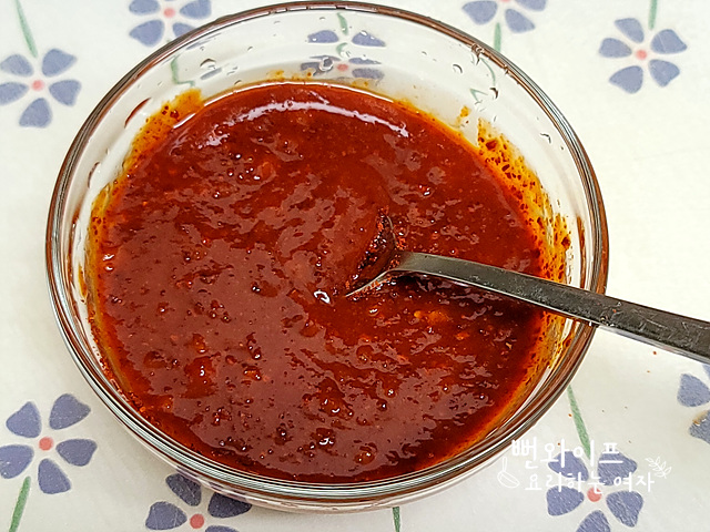 Make the spicy seasoning sauce — step photo 1