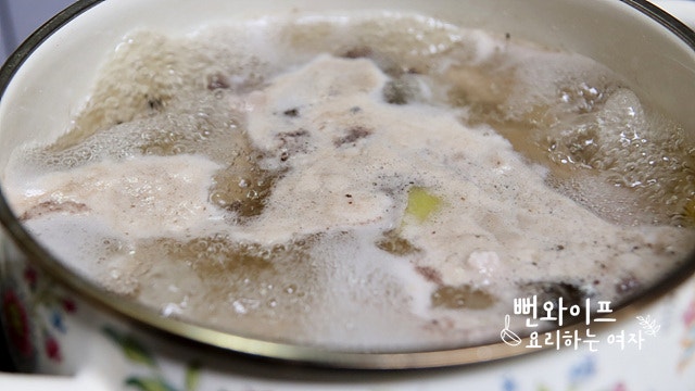 Parboil the ribs — step photo 2