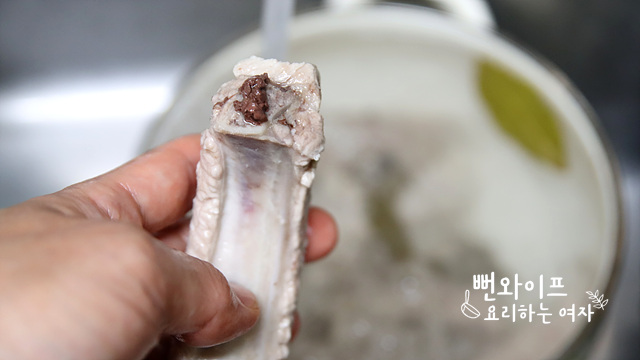 Parboil the ribs — step photo 1