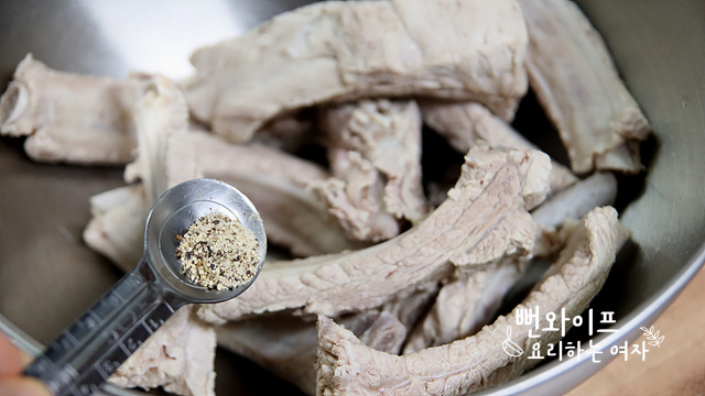 Season and roast the ribs — step photo 1