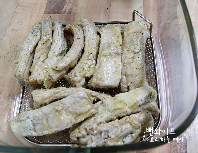 Season and roast the ribs — step photo 1