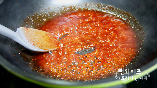 Sauce the ribs — step photo 2