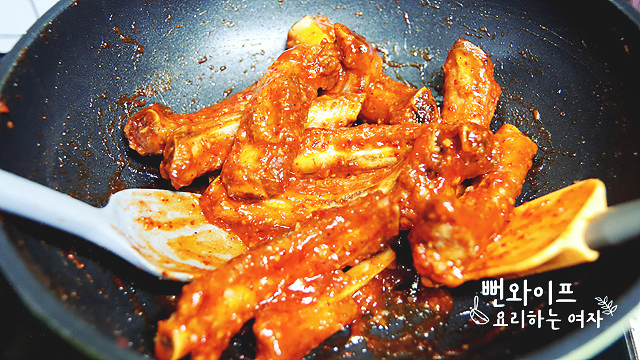 Sauce the ribs — step photo 2