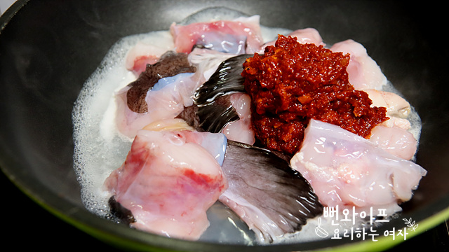 Cook the monkfish in seasoning — step photo 2