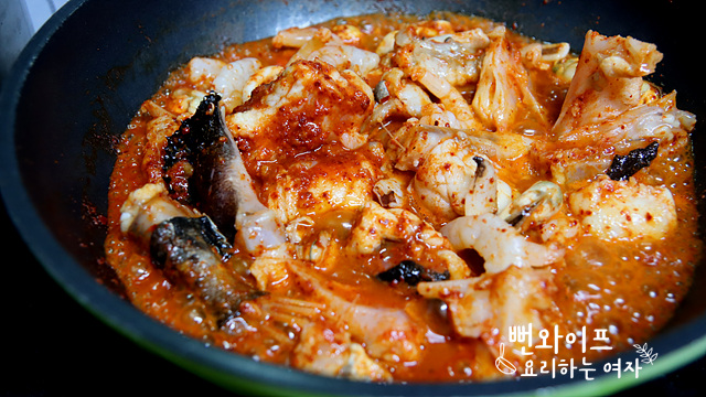 Cook the monkfish in seasoning — step photo