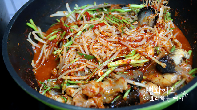 Add vegetables and stir-fry — step photo 2
