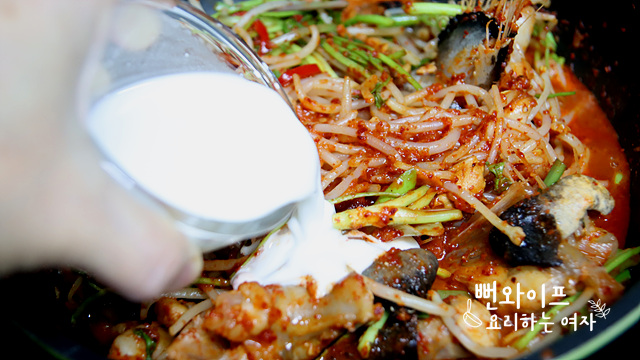 Add vegetables and stir-fry — step photo 1