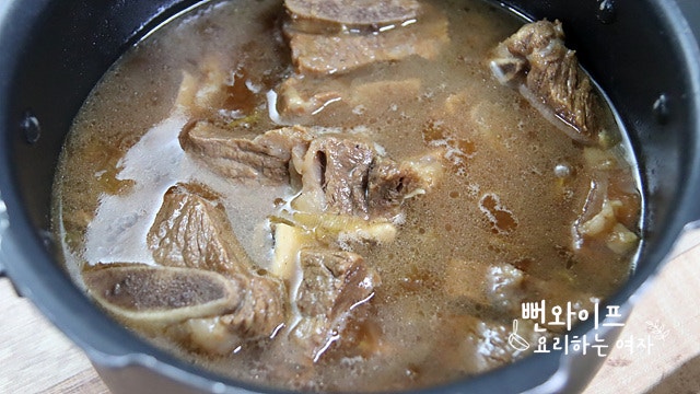 Simmer the galbijjim — step photo 2