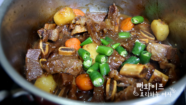 Simmer the galbijjim — step photo 2