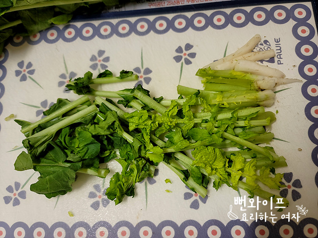 Trim the young summer radish — step photo 2