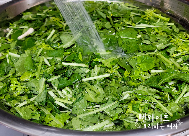 Trim the young summer radish — step photo 2