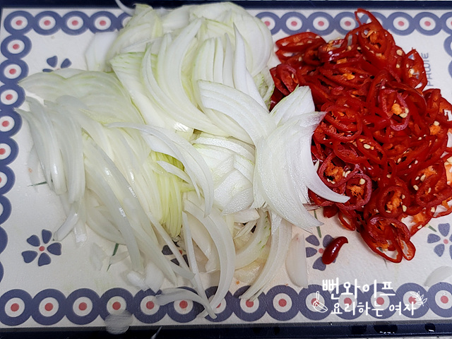 Slice the secondary ingredients — step photo 2