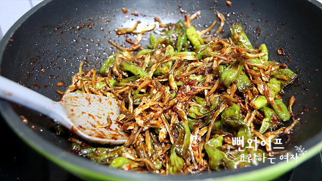 Add the anchovies and toss — step photo 2