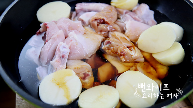 Simmer chicken and potatoes — step photo 2