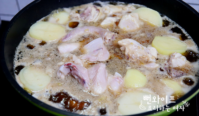 Simmer chicken and potatoes — step photo 1