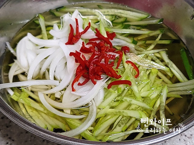 Combine the ingredients — step photo 1
