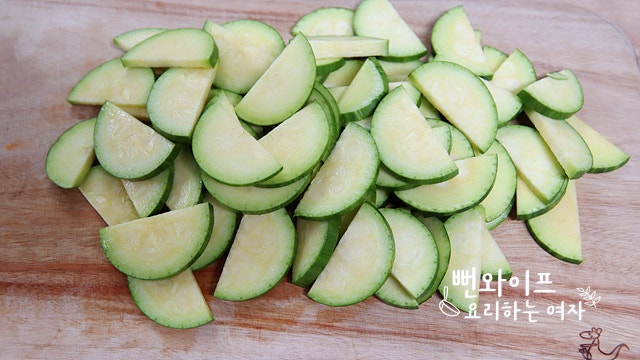 Slice the ingredients — step photo 1