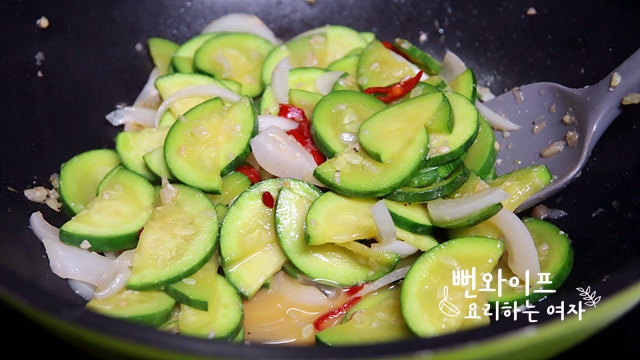 Add secondary ingredients and finish — step photo 1