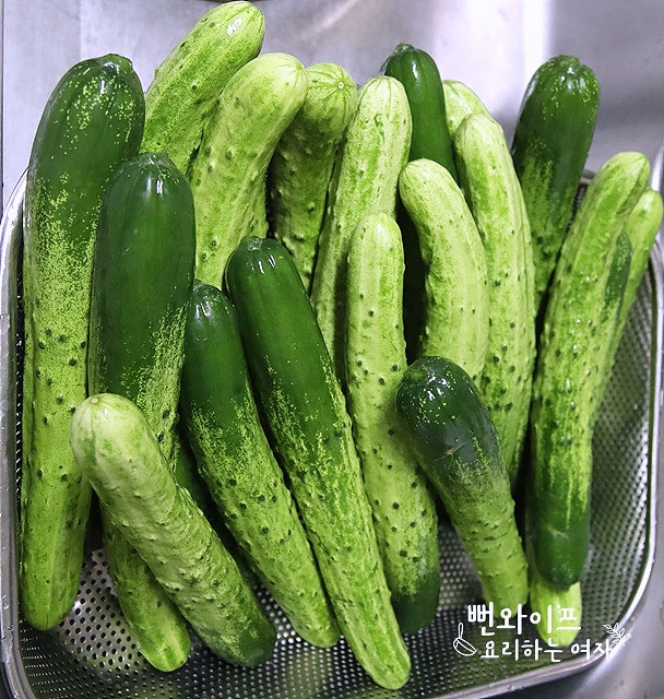 Prepare and wash the cucumbers — step photo 1