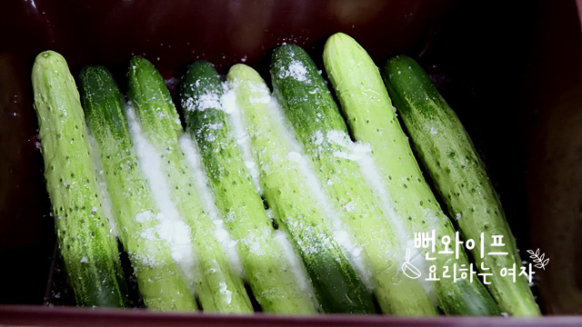 Pour in the pickling ingredients — step photo 1