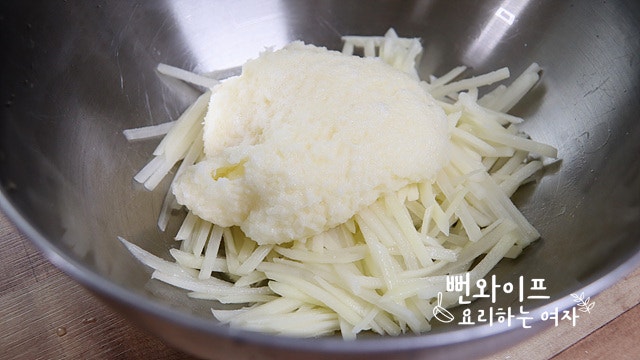 Mix the batter — step photo 2