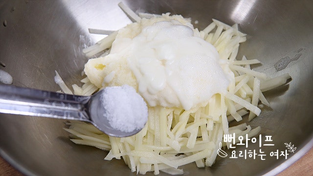 Mix the batter — step photo 1