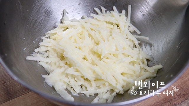 Mix the batter — step photo 2