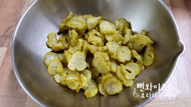 Slice the pickled cucumbers — step photo 2