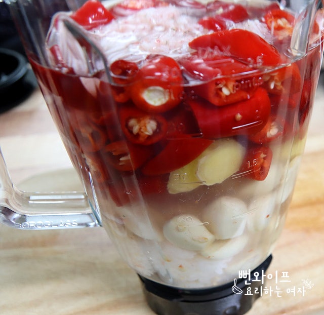 Make the kimchi broth — step photo 1