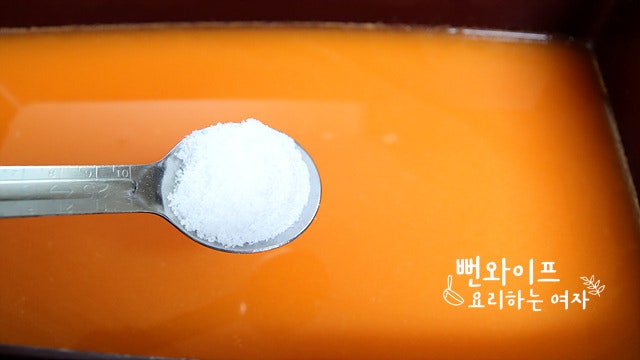 Make the kimchi broth — step photo 1