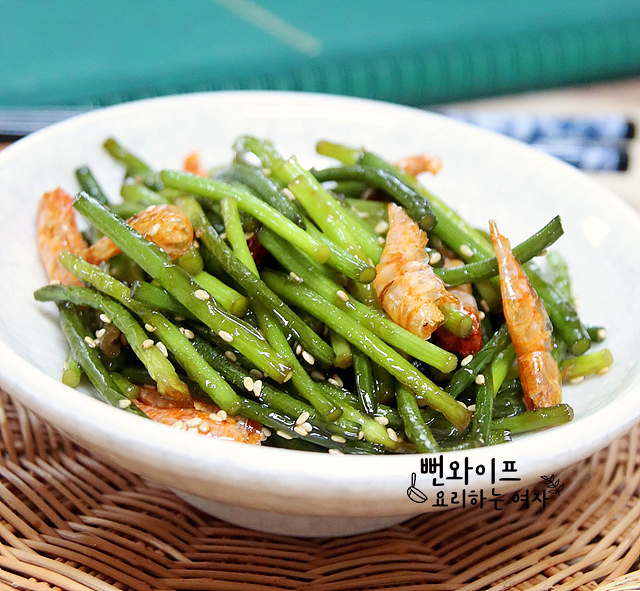 Geonsaeu Maneuljjong Bokkeum (Stir Fried Garlic Scapes and Shrimp) — finished dish