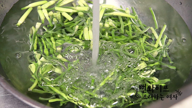 Cut and wash the ingredients — step photo 1