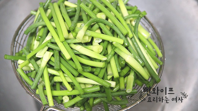 Cut and wash the ingredients — step photo 2