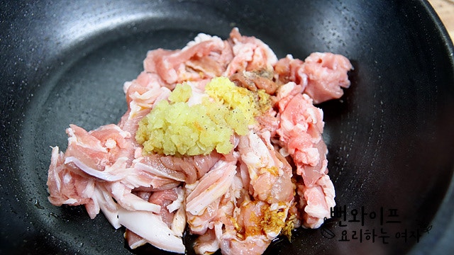 Season and sear pork — step photo 1