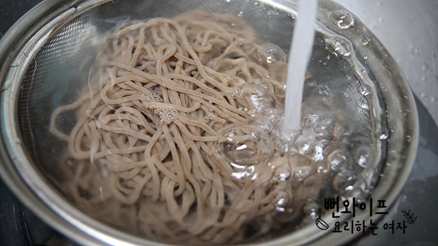 Boil the noodles — step photo 1