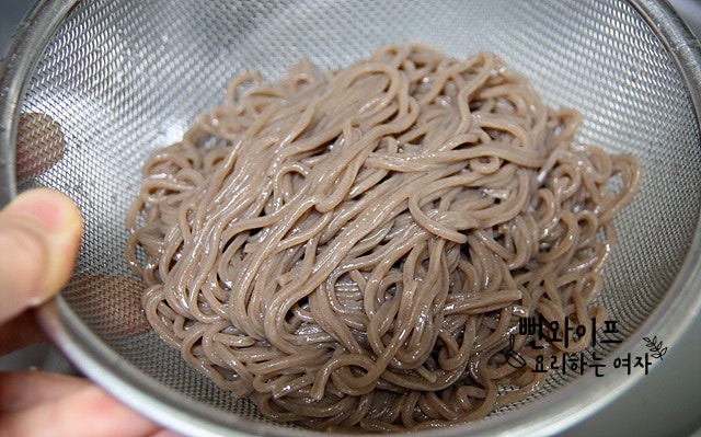 Boil the noodles — step photo 2