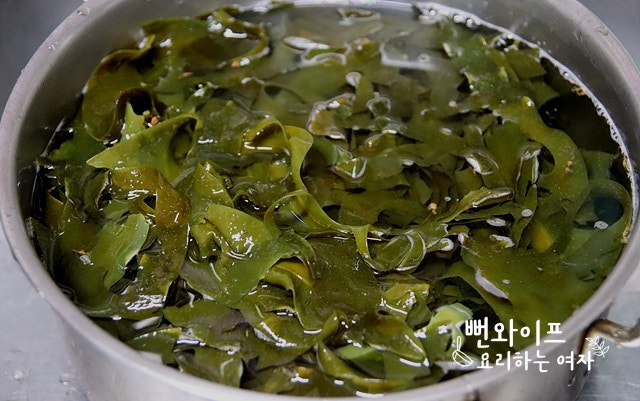 Soak the seaweed — step photo 2