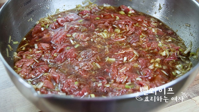 Marinate the beef bulgogi — step photo 1