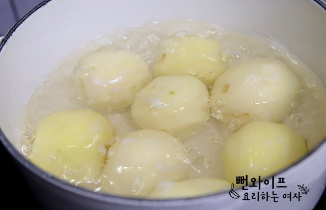 Boil the potatoes — step photo 1