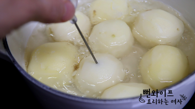 Boil the potatoes — step photo