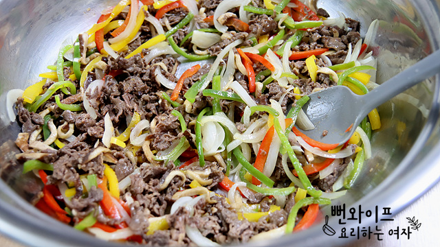 Stir-fry the ingredients — step photo