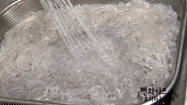 Boil the noodles — step photo 2
