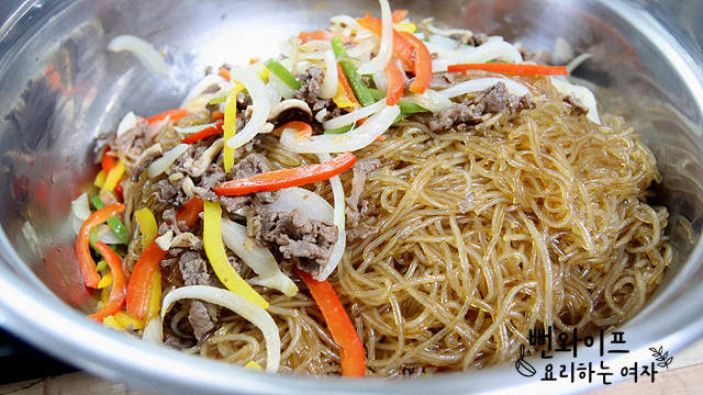Stir-fry the noodles — step photo