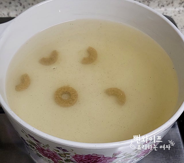 Make the anchovy broth — step photo 1