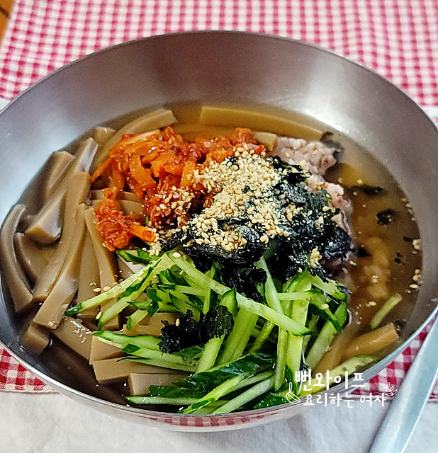 Warm Dotorimuk Sabal (Cold Acorn Jelly Soup) with Broth — finished dish